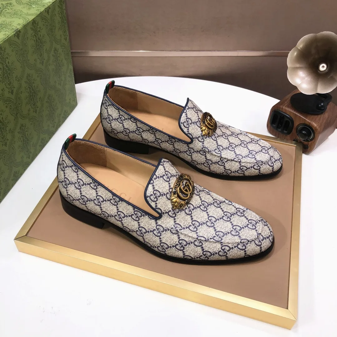 Men's shoes💰500💰Italy's top luxury men's shoe giant (GUCCI) (Gucci) (full cowhide lining) new arrival🍃Original European style🔰 Pleasant to the eye😍In order to make the shoes more durable and non-deformable🌀The production continues to follow traditional methods but there is still no lack of innovation💪Choose original sheepskin for the leather♻️ Smooth and natural And extra bright ⭐Made of imported cowhide, the first choice of rich people 38-45 (45 customized)